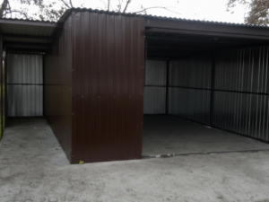 Plechová montovaná garáž 4,5×6 m – hnědá/s přístřeškem "PEPA 5"