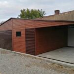 Plechová garáž 9×6 m – zlatý dub + Přístřešek 3X6 m "SEBASTIAN"