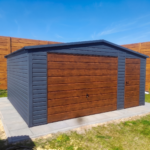 Plechová garáž 5×5 m – grafit tmavý matný/Zlatý dub světlý "BIVOJ"