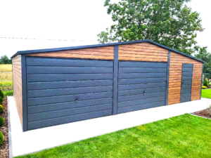 Plechová garáž 9×5 m – Zlatý dub světlý/grafit tmavý matný "STANISLAV"