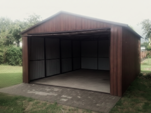 Plechová garáž 4,5×5,5 m – zlatý dub/výklopná vrata "PETR 5"
