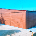 Plechová garáž 12×6 m – zlatý dub světlý 4x výklopná vrata "RUMBURAK"