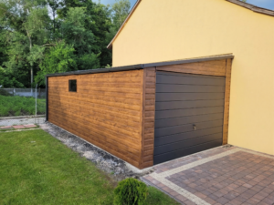 Plechová garáž 3,5x8m – Zlatý dub/ spád do leva "EOL 5"