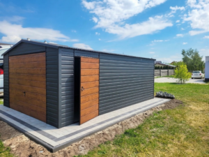 Plechová garáž 4×5 m – grafit tmavý matný/Zlatý dub světlý "ALDI"