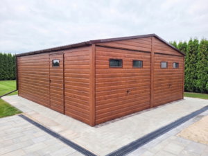 Plechová garáž 6×6x2,3 m – zlatý dub tmavý/Výklopná vrata "METODY"