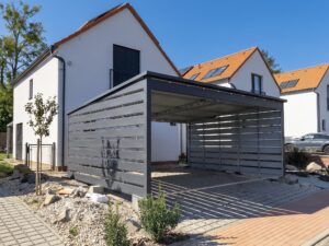 5,6x4,5 méteres lamellás fedőház grafit színben – ingyenes szállítás és szerelés egész Cseh Köztársaságban